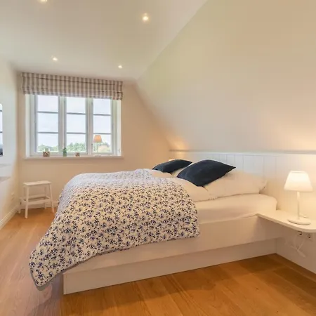 Ferienhaus Haus Deichblick 1 *